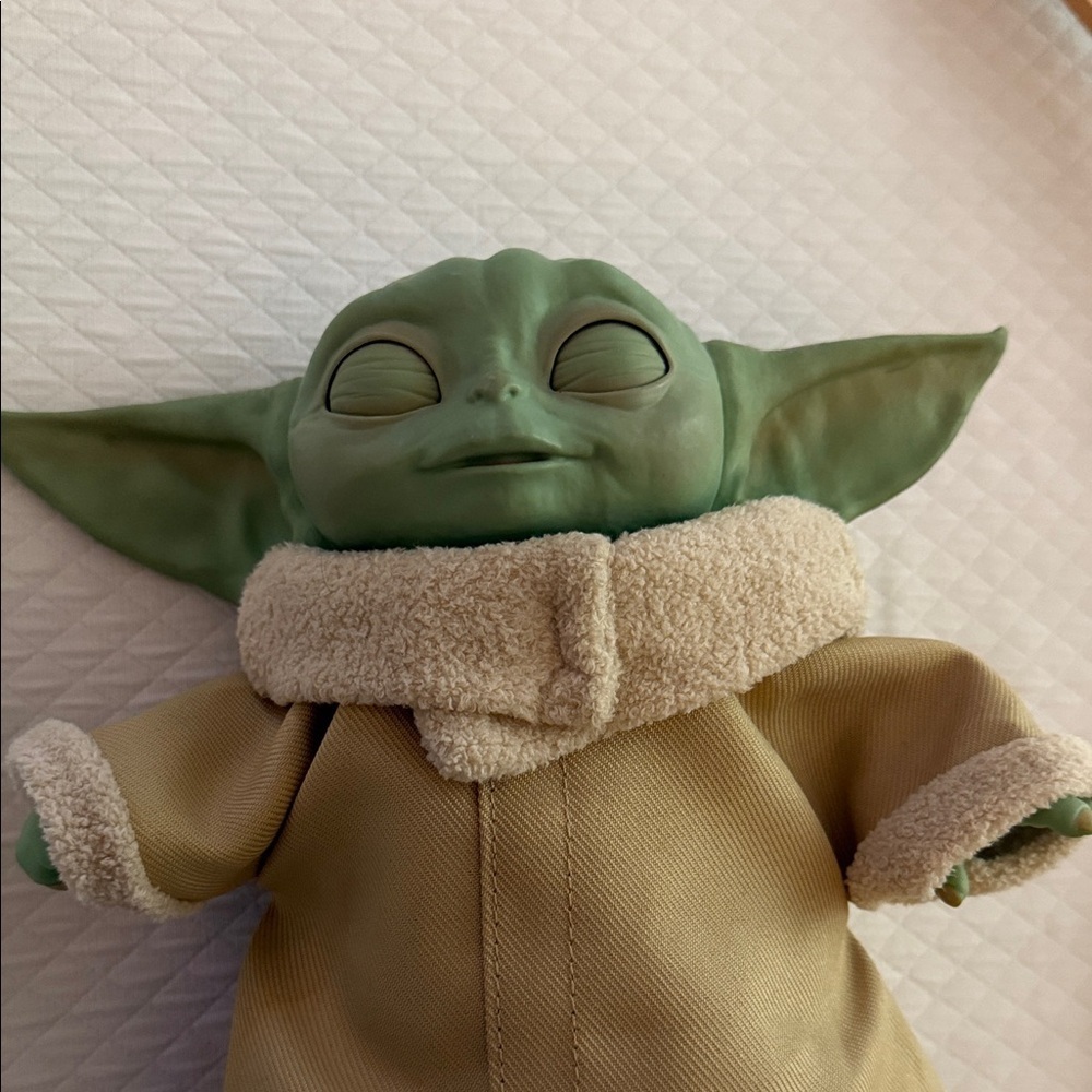 Hazbro Animated Baby Yoda Star Wars Toy. Like New. Works! Includes batteries. - Picture 3 of 11